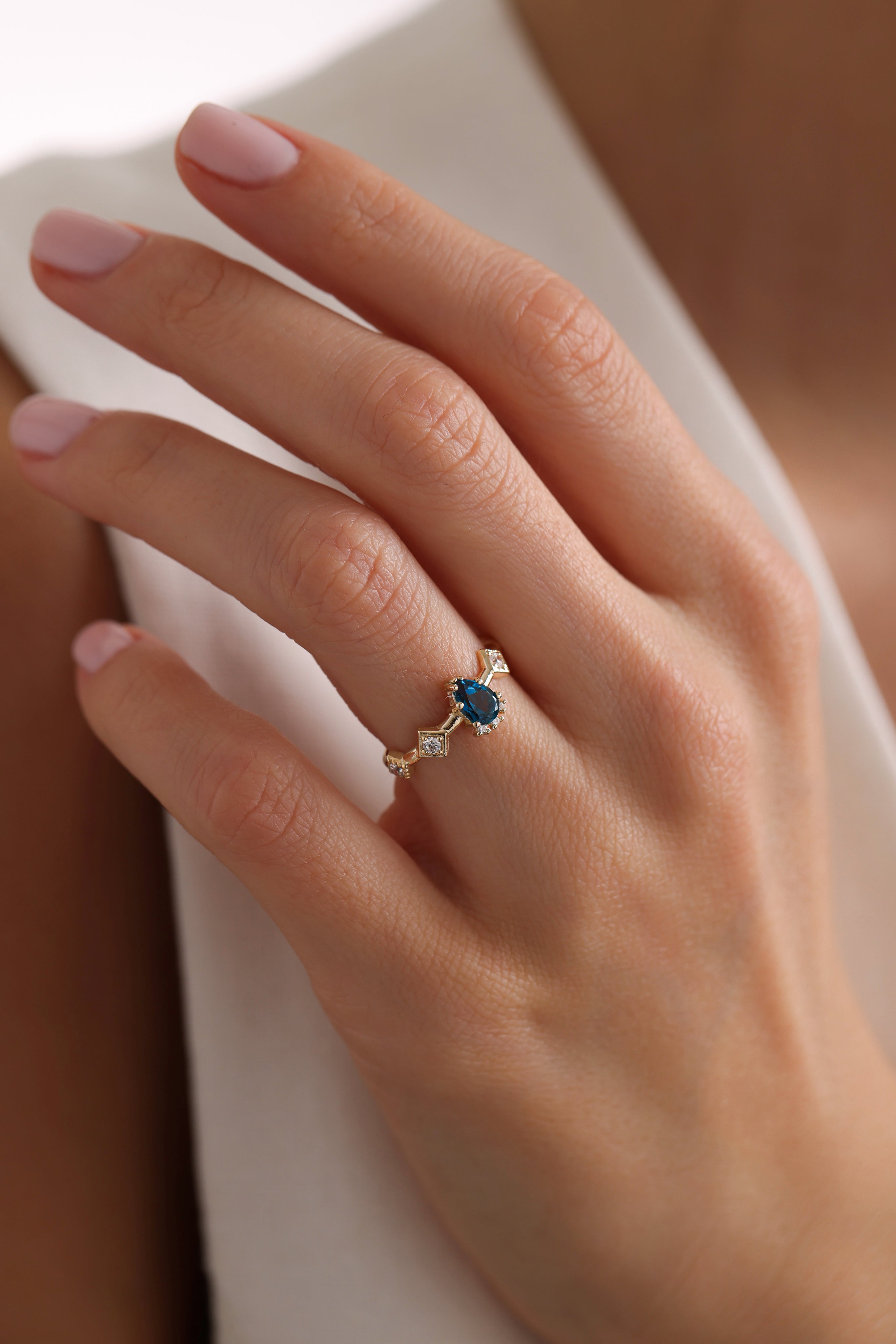 14k Gold Noble Crown Sapphire Ring