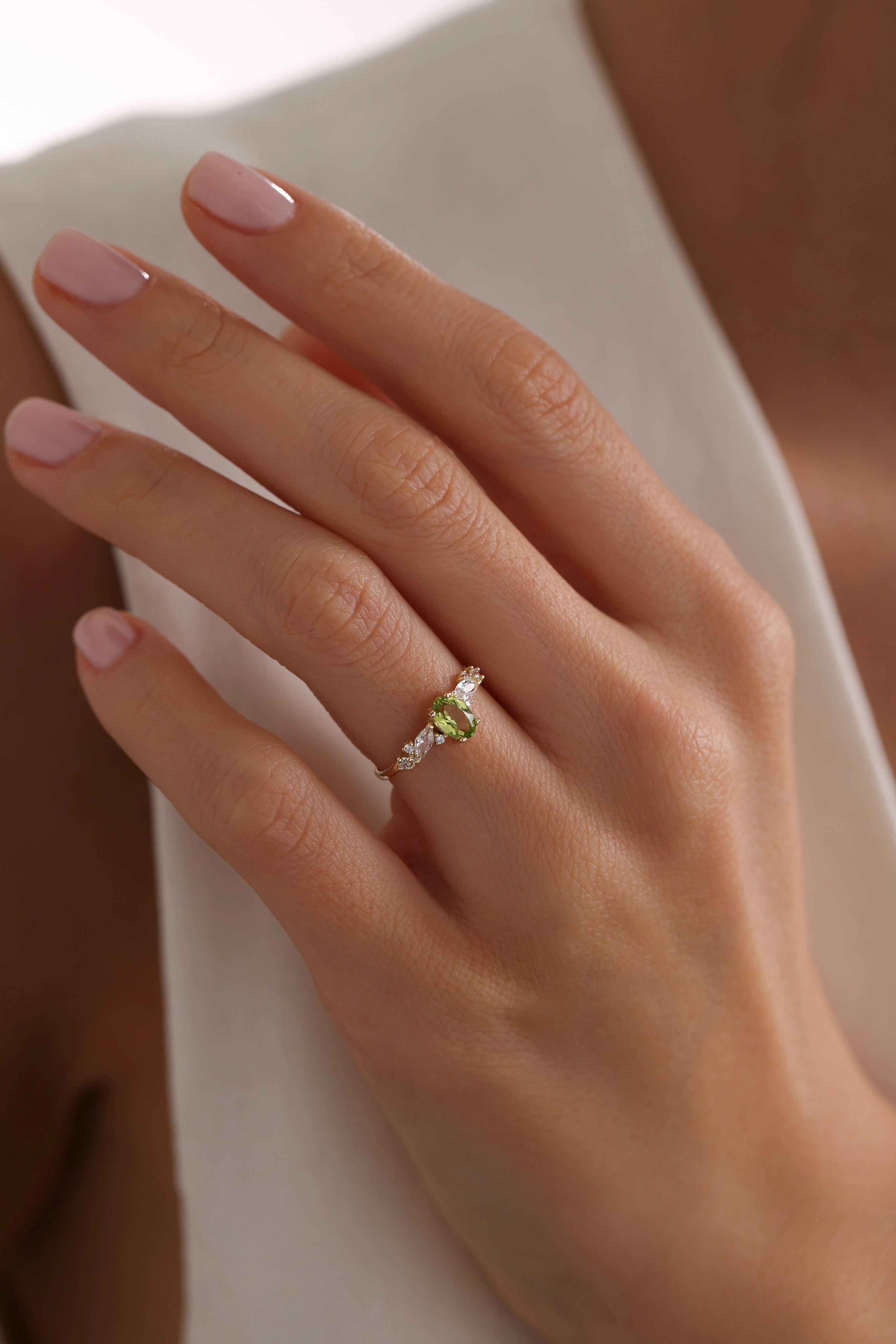 14k Gold Oval Peridot Ring