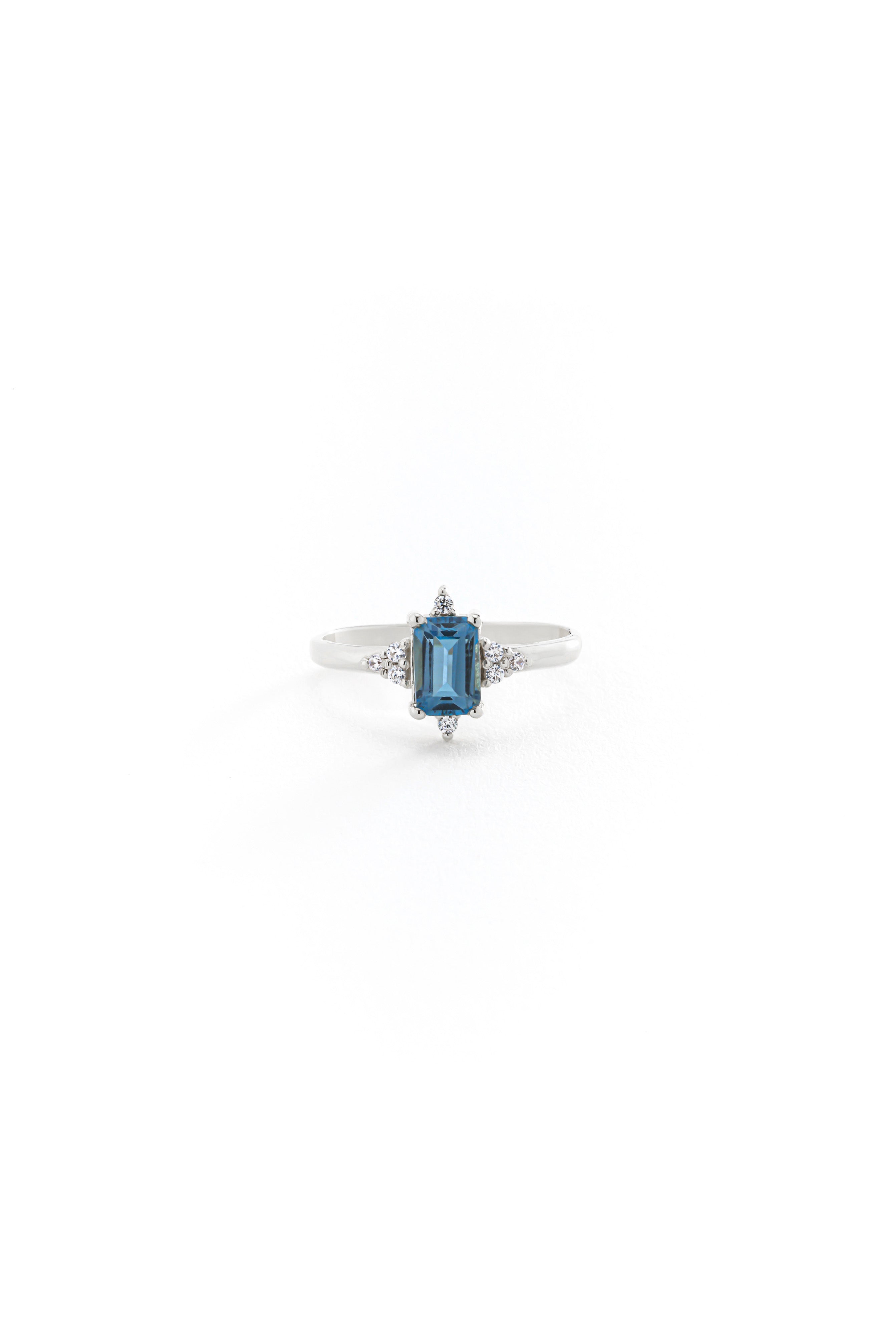 14k Gold Exquisite London Topaz Ring