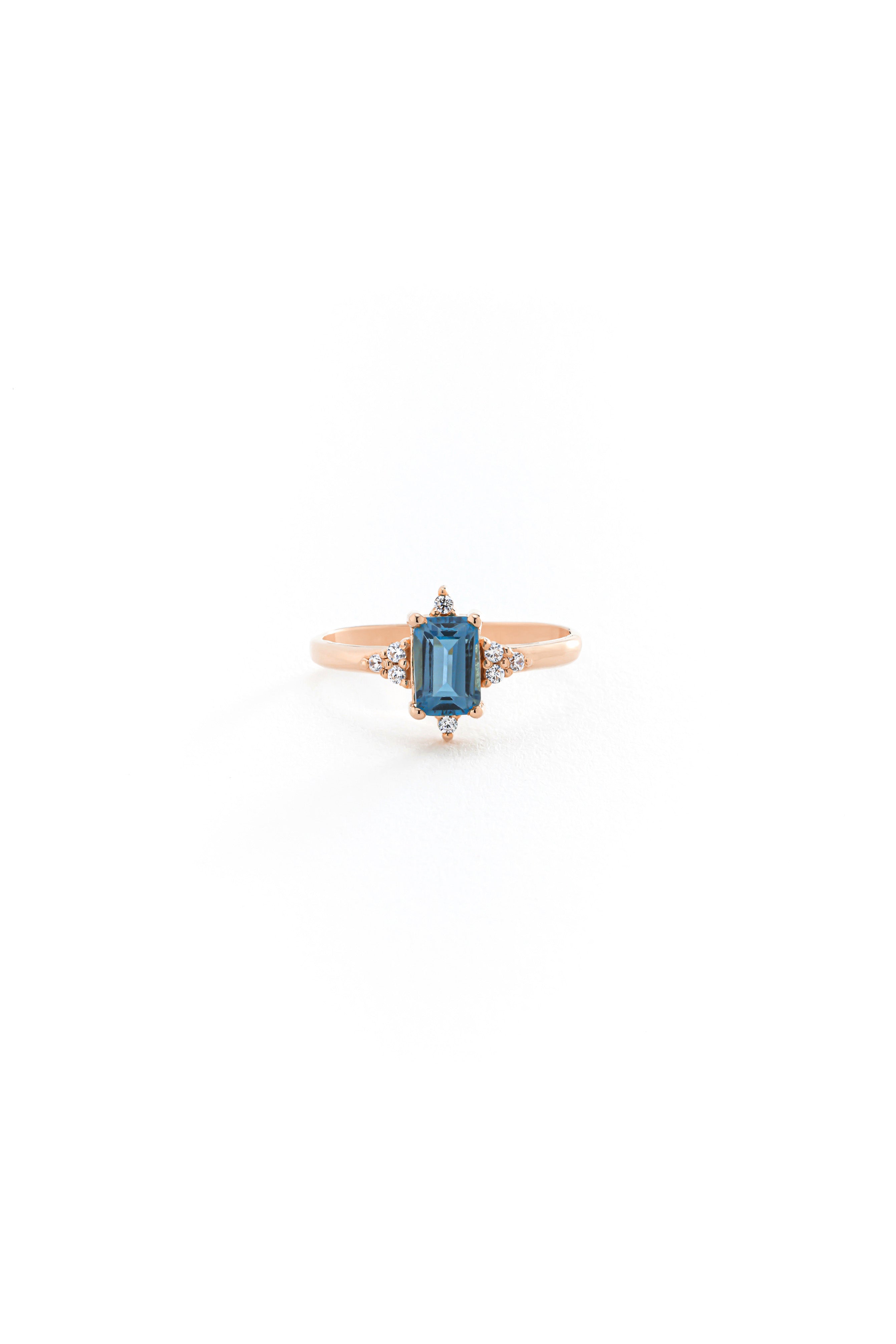 14k Gold Exquisite London Topaz Ring