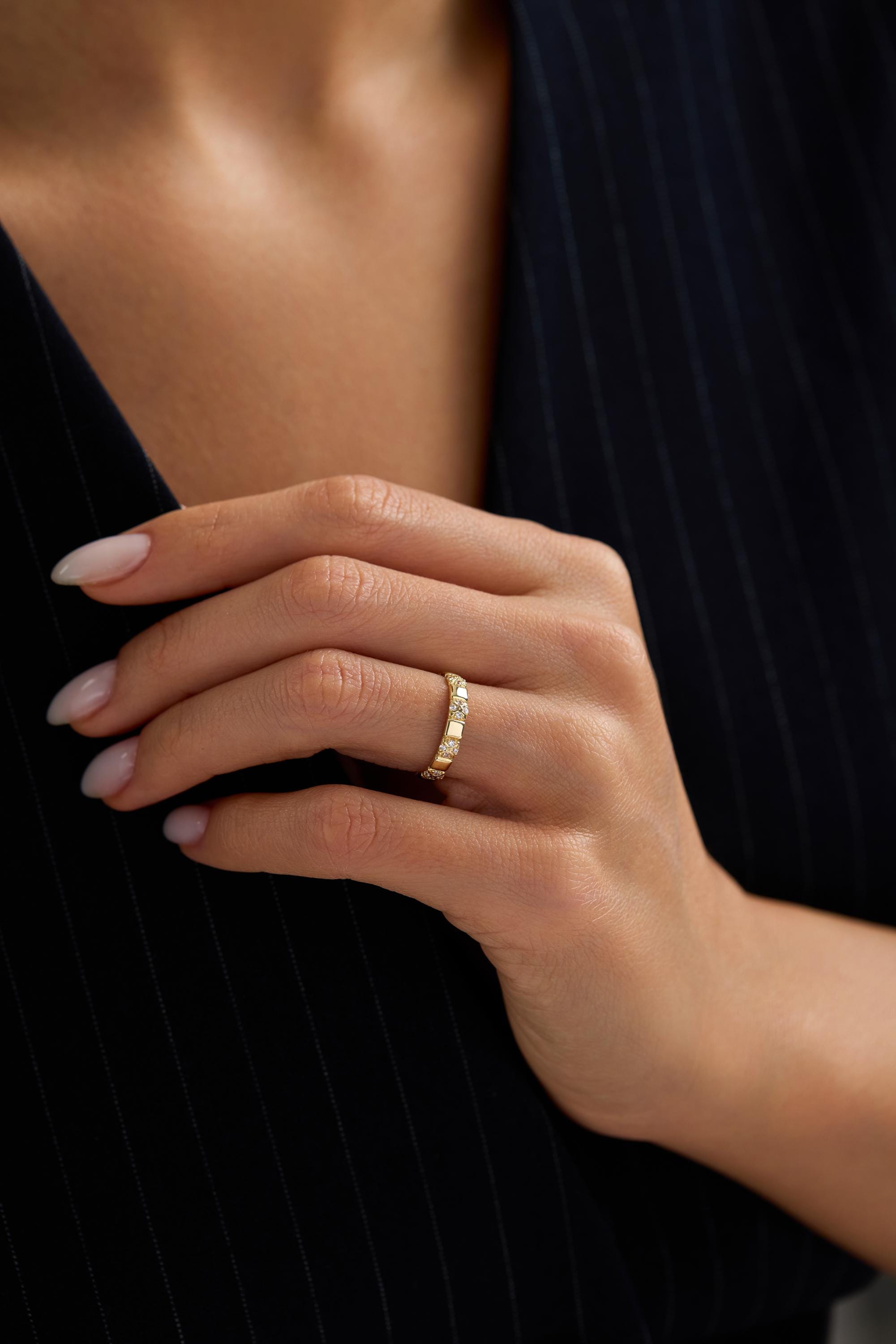 14K Gold Diamond Square Link Band Ring Modern Stackable