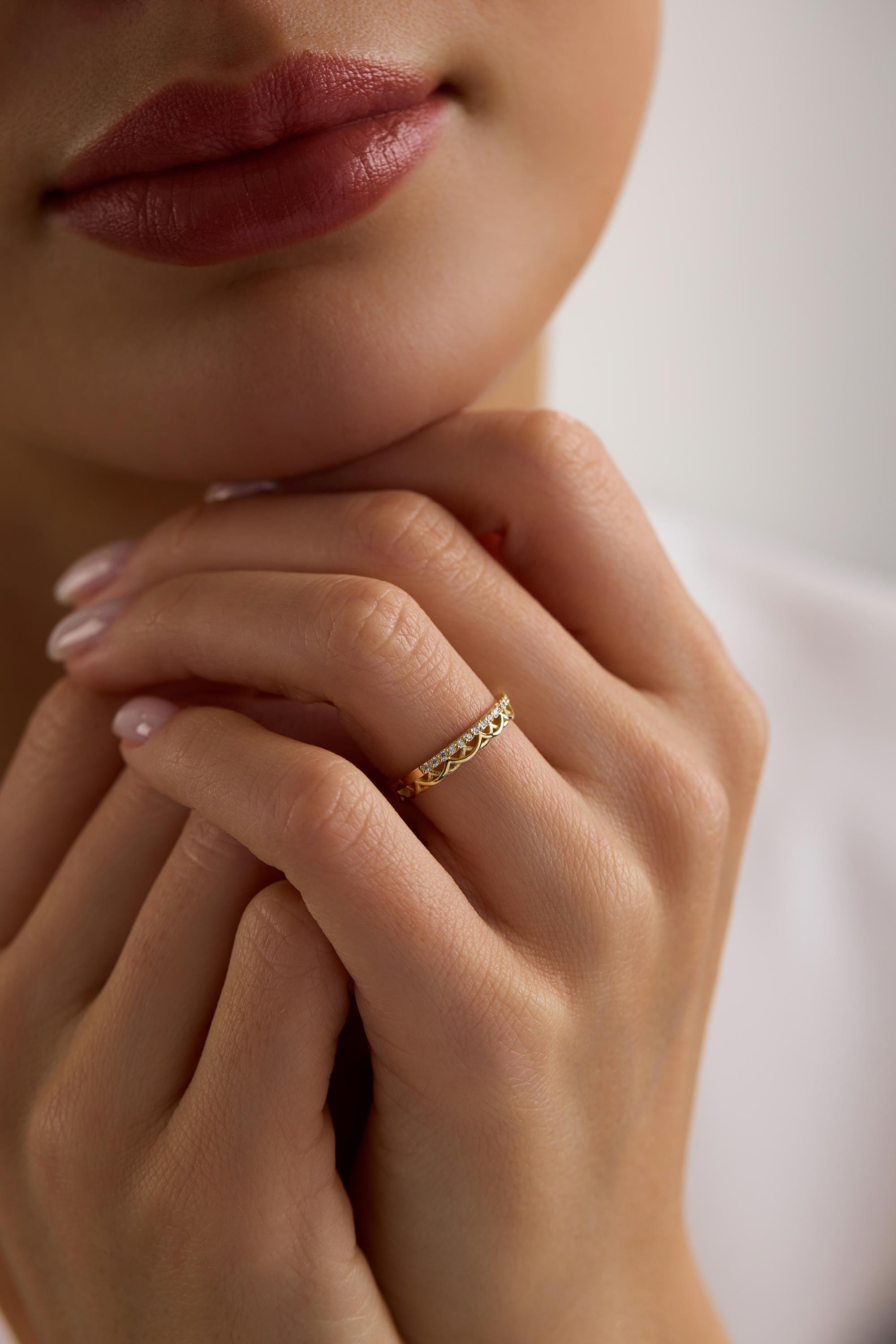 14K Gold Scalloped Diamond Wedding Band