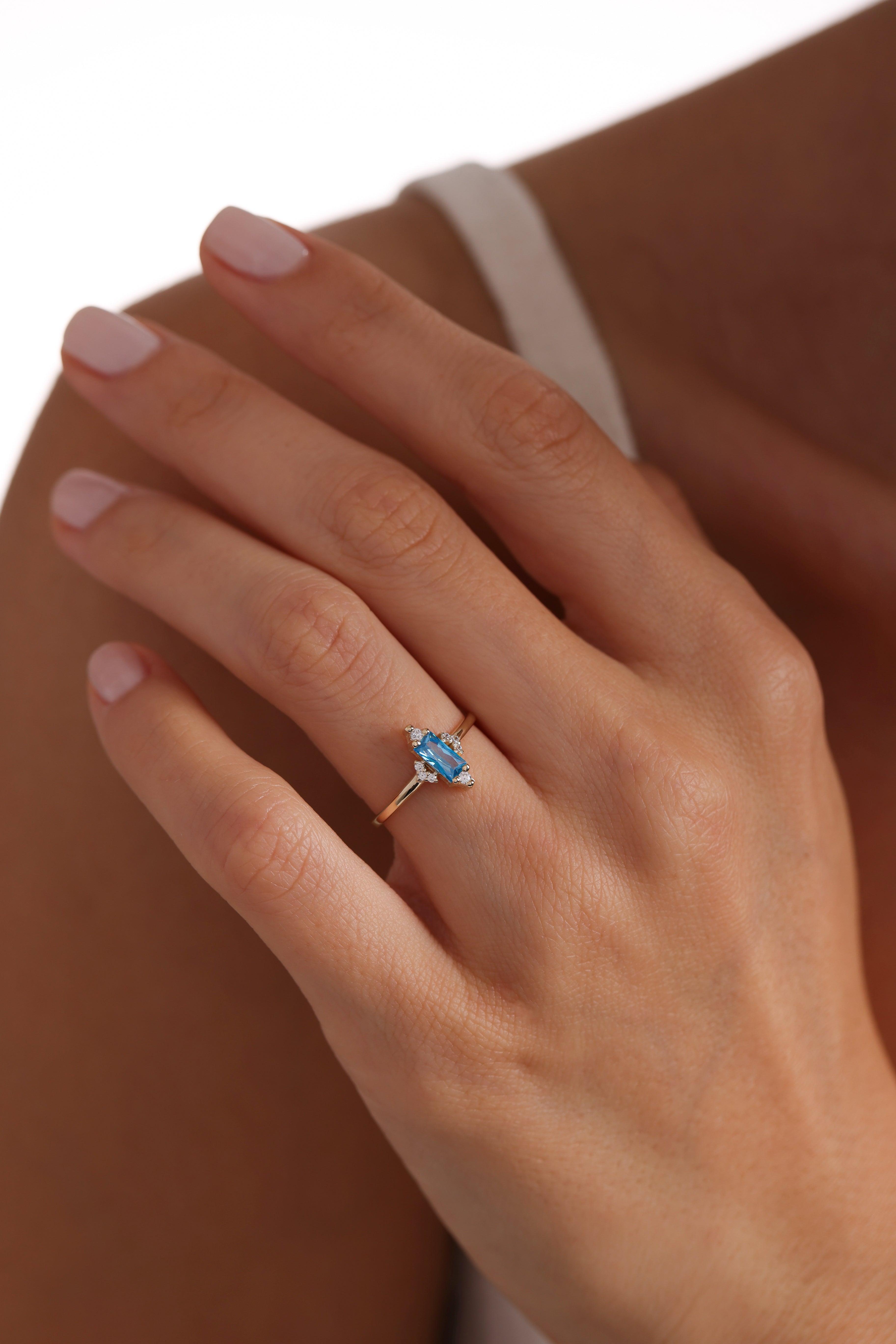 14k Gold Elegant London Topaz Ring