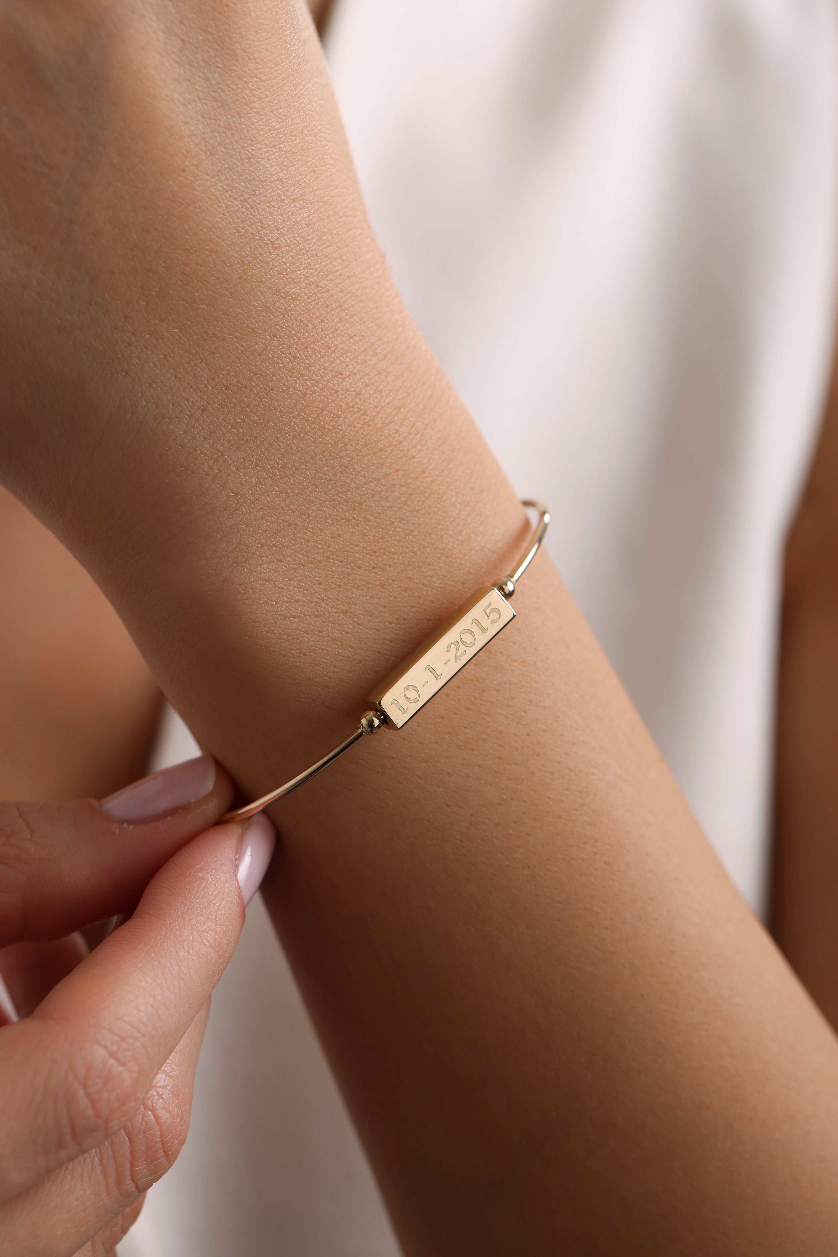 14k Gold 3D Bar Bangle Bracelet