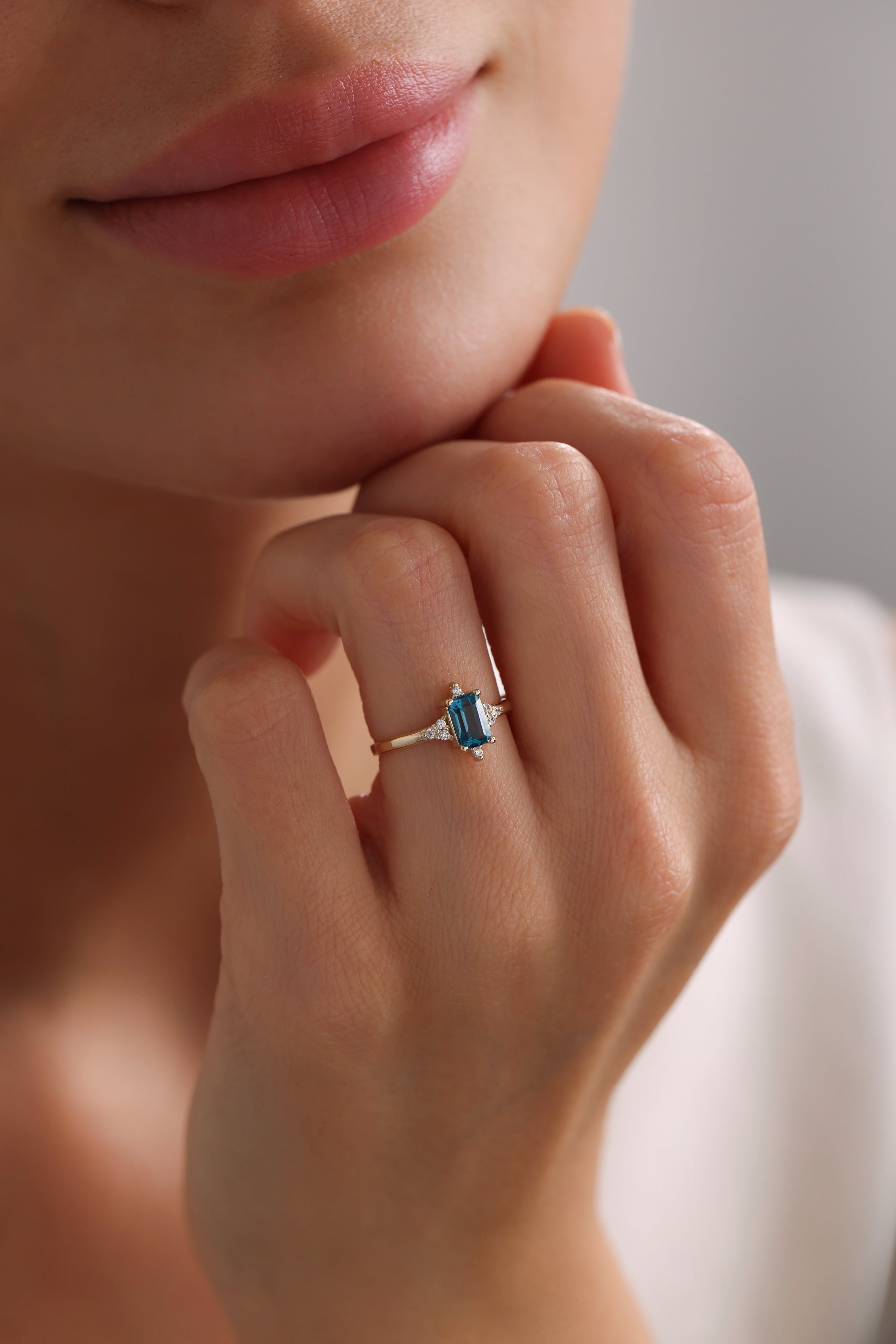 14k Gold Exquisite London Topaz Ring