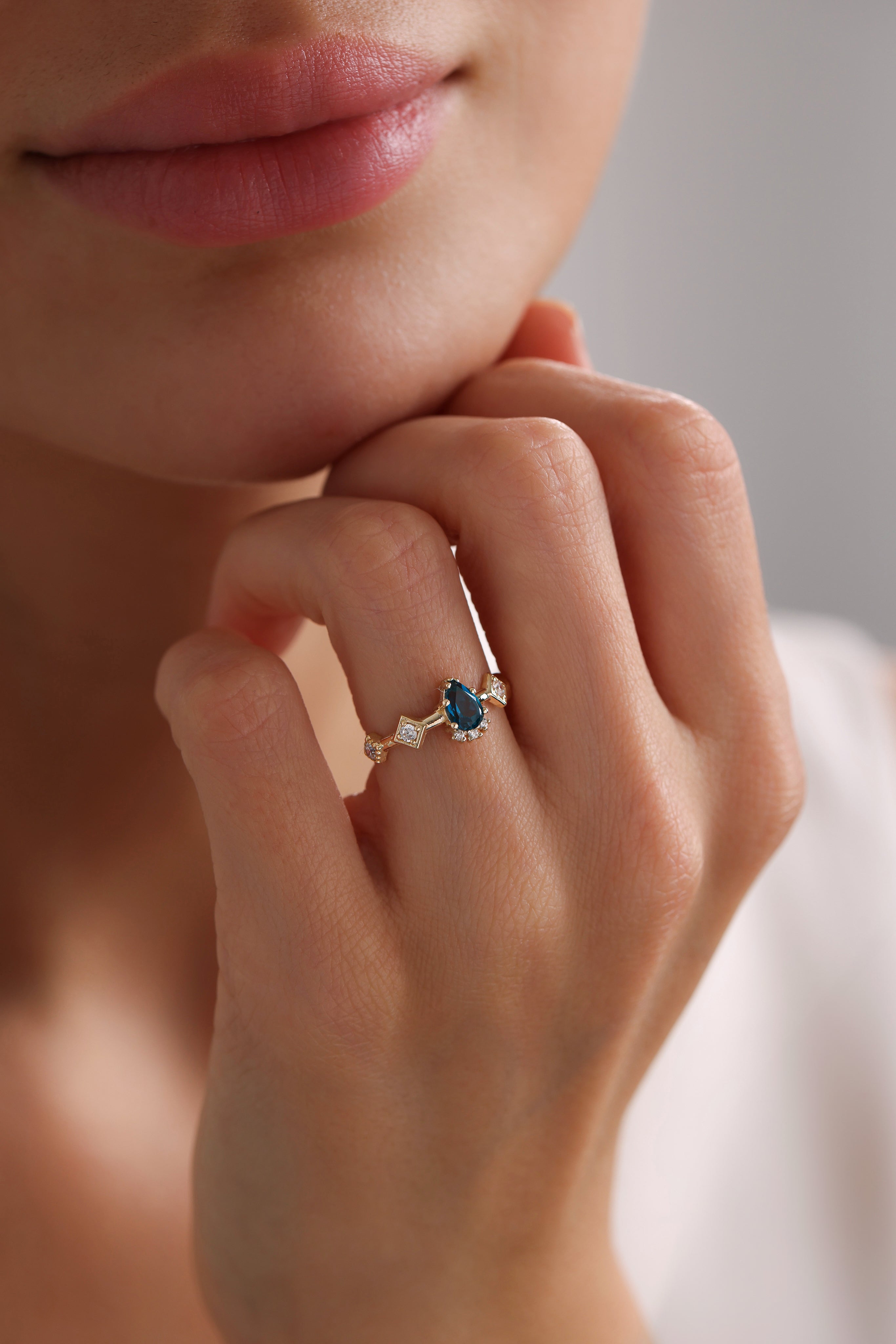 14k Gold Noble Crown Sapphire Ring