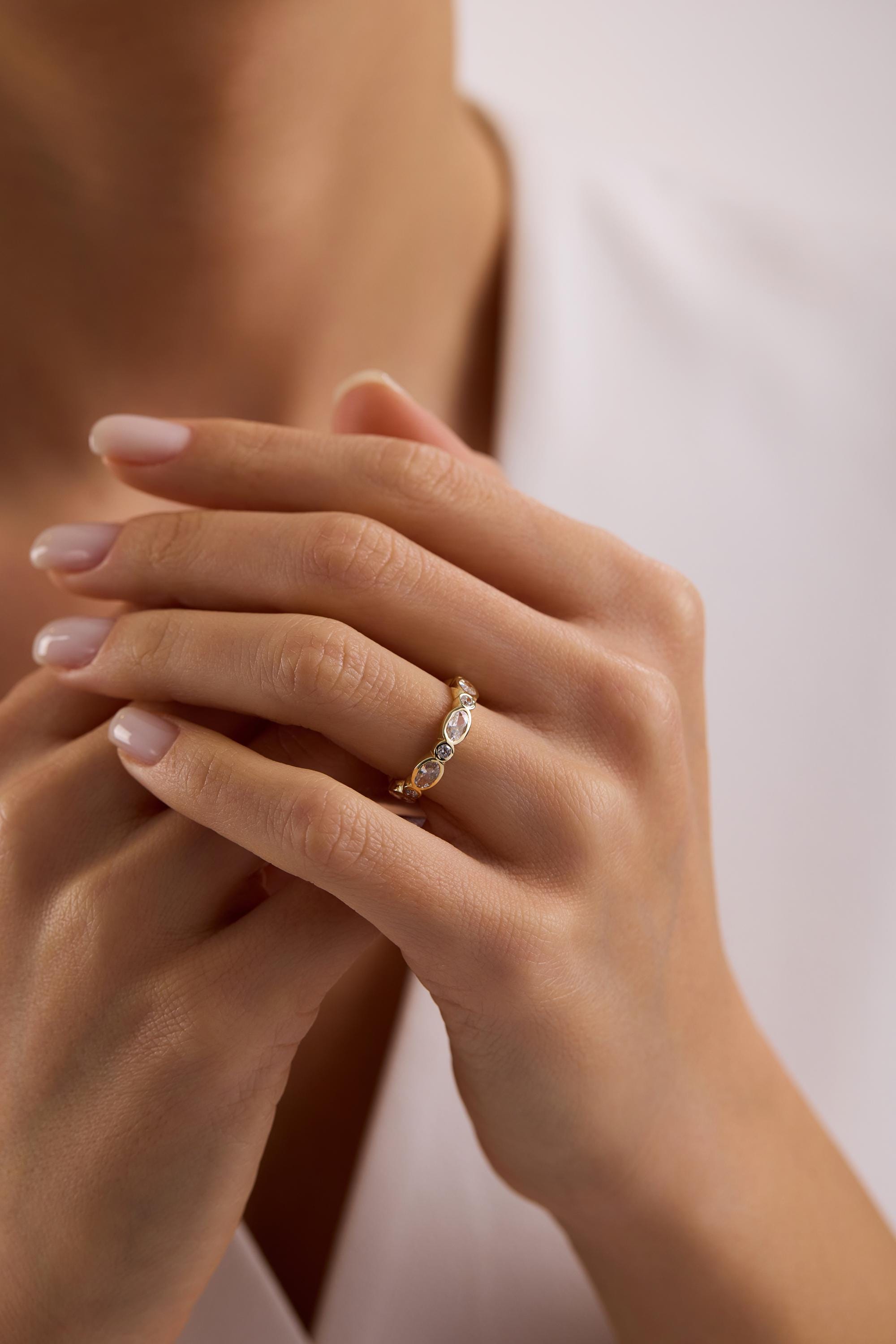 14K Gold Alternating Oval Bezel Eternity Band